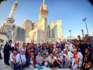Keluarga Besar KBIHU DT Jakarta di Mekkah